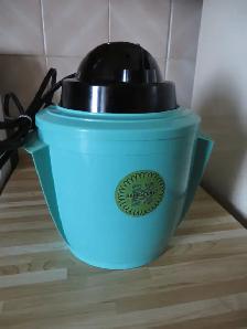 VAPORISATEUR/HUMIDIFICATEUR PORTATIF A VAPEUR  FONCT TB