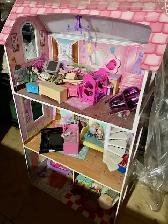 Maison de Barbie meublée avec accessoires inclus