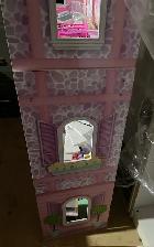 Maison de Barbie meublée avec accessoires inclus - Photo 2