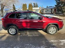 2015 Jeep Cherokee 3.2L V6 AWD North For Sale. - Photo 4