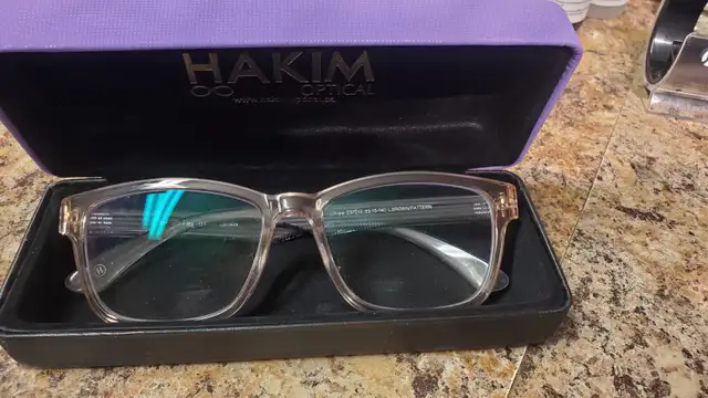 Eye Glasses - NEW in Mauve 'Hakim' Case use for the fame