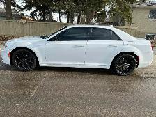 2018 Chrysler 300 3.6L V6 RWD For Sale. - Photo 6
