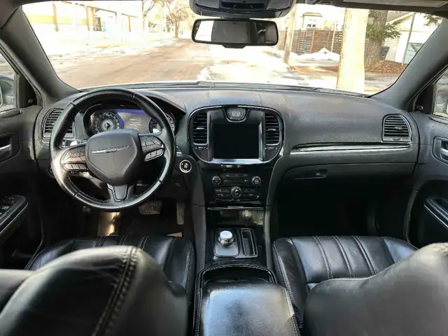 2018 Chrysler 300 3.6L V6 RWD For Sale. - Photo 9