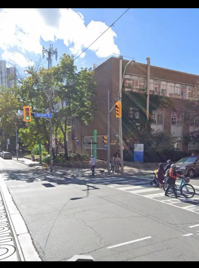 3 bdrm student apartment on TMU (Ryerson) Campus