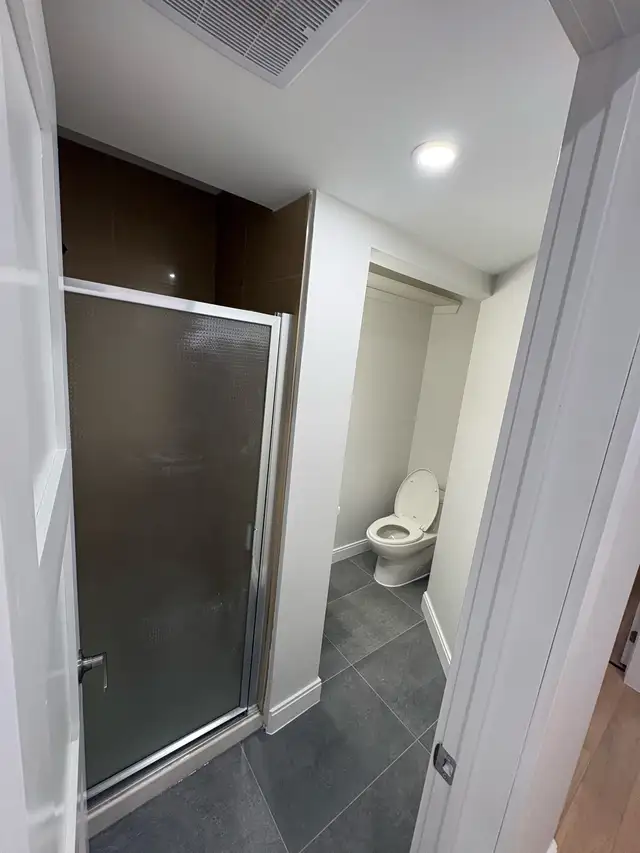 3 bdrm student apartment on TMU (Ryerson) Campus - Photo 8