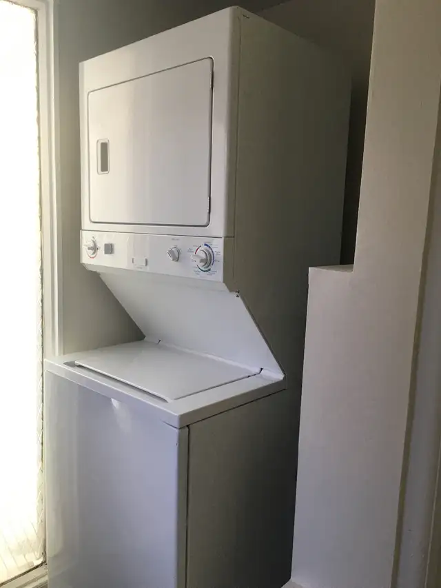 Available now c-train university Mall close downtown one bedroom - Photo 6