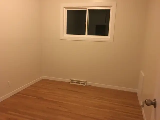Available now c-train university Mall close downtown one bedroom - Photo 7