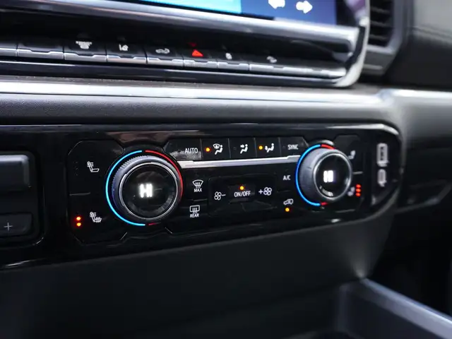 2024 Chevrolet SILVERADO 2500HD LOADED DURAMAX, BUCKETS/CONSOLE - Photo 34