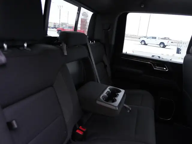 2024 Chevrolet SILVERADO 2500HD LOADED DURAMAX, BUCKETS/CONSOLE - Photo 45