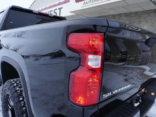 2024 Chevrolet SILVERADO 2500HD LOADED DURAMAX, BUCKETS/CONSOLE - Photo 46