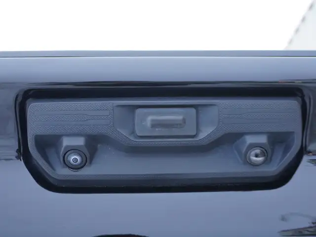 2024 Chevrolet SILVERADO 2500HD LOADED DURAMAX, BUCKETS/CONSOLE - Photo 47