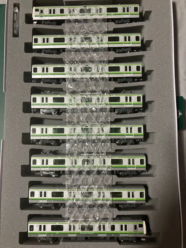 Kato N Scale Train (JR East Yokohama Line 8 car set) - Photo 4