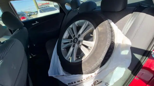 2014 Hyundai Sonata GLS, SEDAN, 2 SETS OF WHEELS, 4 CYL, CERTIFI - Photo 11