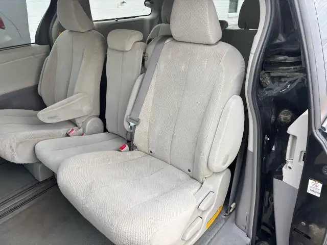 2011 Toyota Sienna LE - Photo 3