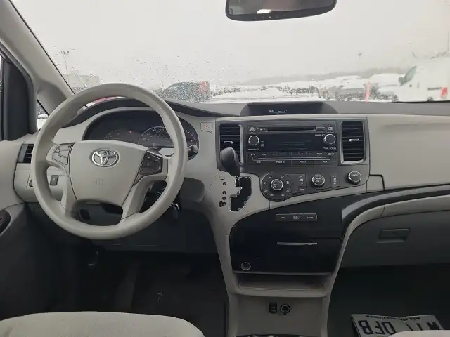 2011 Toyota Sienna LE - Photo 6