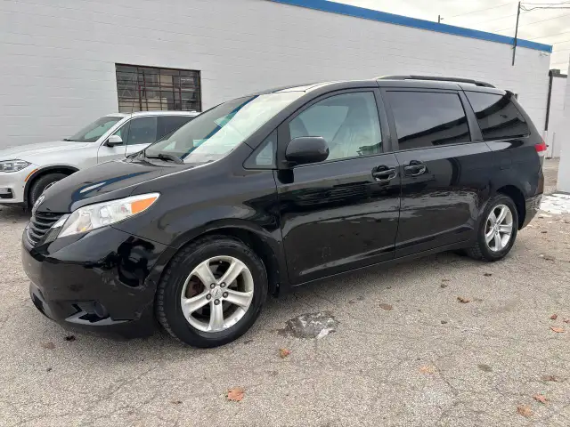 2011 Toyota Sienna LE - Photo 7