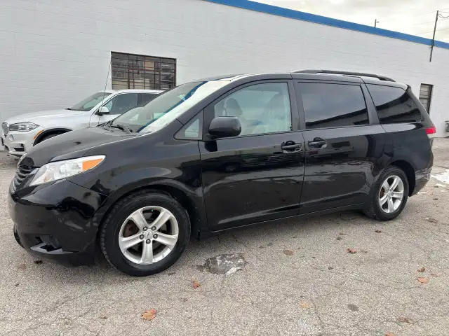 2011 Toyota Sienna LE - Photo 10