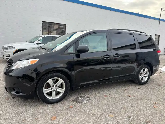 2011 Toyota Sienna LE - Photo 12