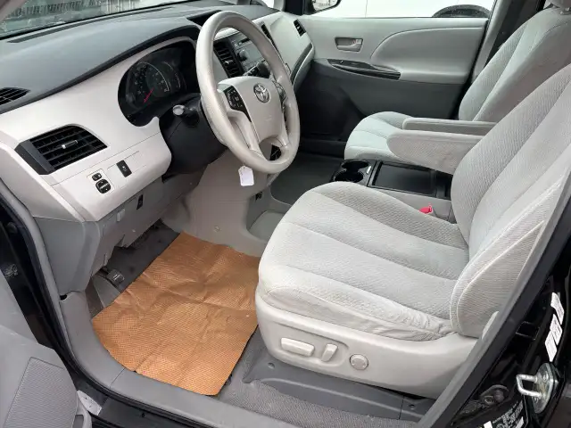 2011 Toyota Sienna LE - Photo 13