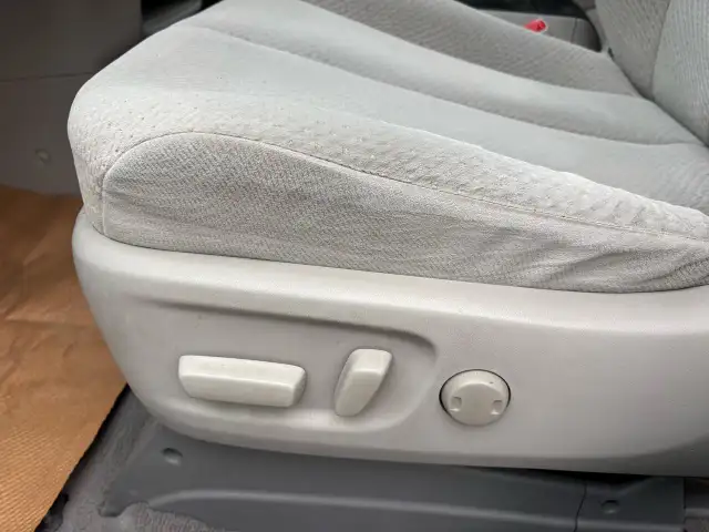 2011 Toyota Sienna LE - Photo 17