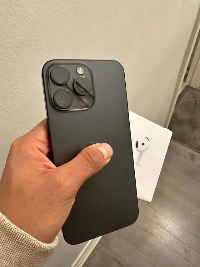 iPhone 15 Pro Max 512gb 84% battery Airpods Pkg/Delivery