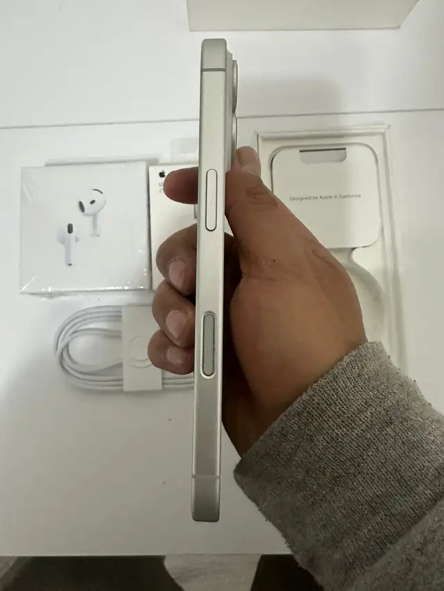 iPhone 16 128gb Airpods/Adapter Pkg/Delivery - Photo 2