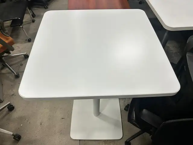Bar Height Square Table-Excellent Condition-Call us! - Photo 3