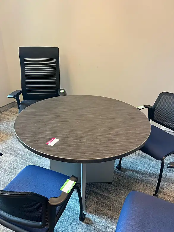 Groupe Lacasse Round Table | Excellent Condition | Call us!