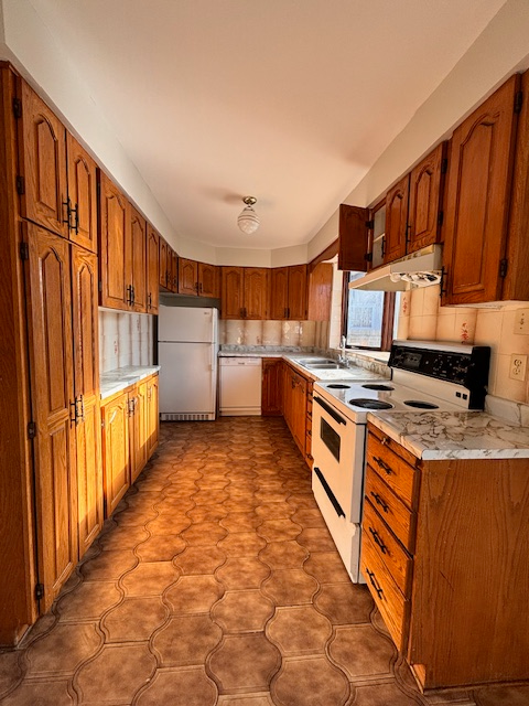 4 Bedroom home available- trend Arlington area - Photo 3