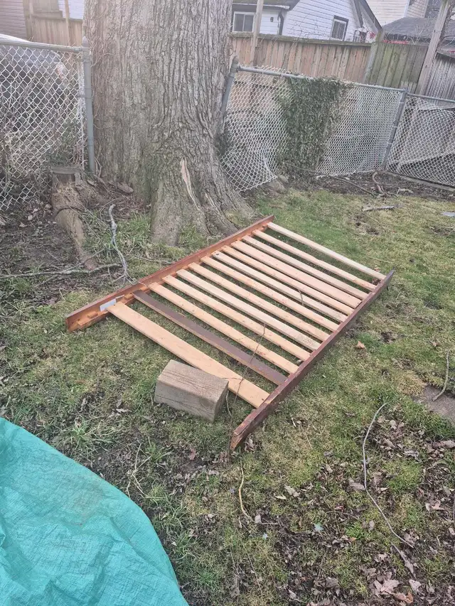 Free skids and dried branches good for burning. - Photo 3