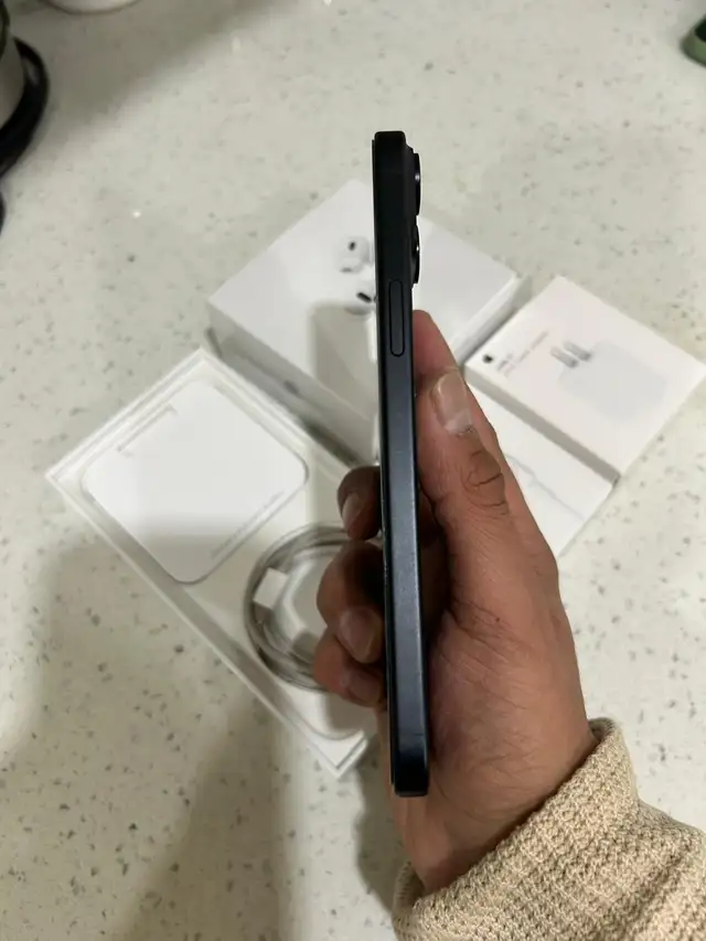 iPhone 15 Plus 256GB AirPods Pkg/Delivery - Photo 6