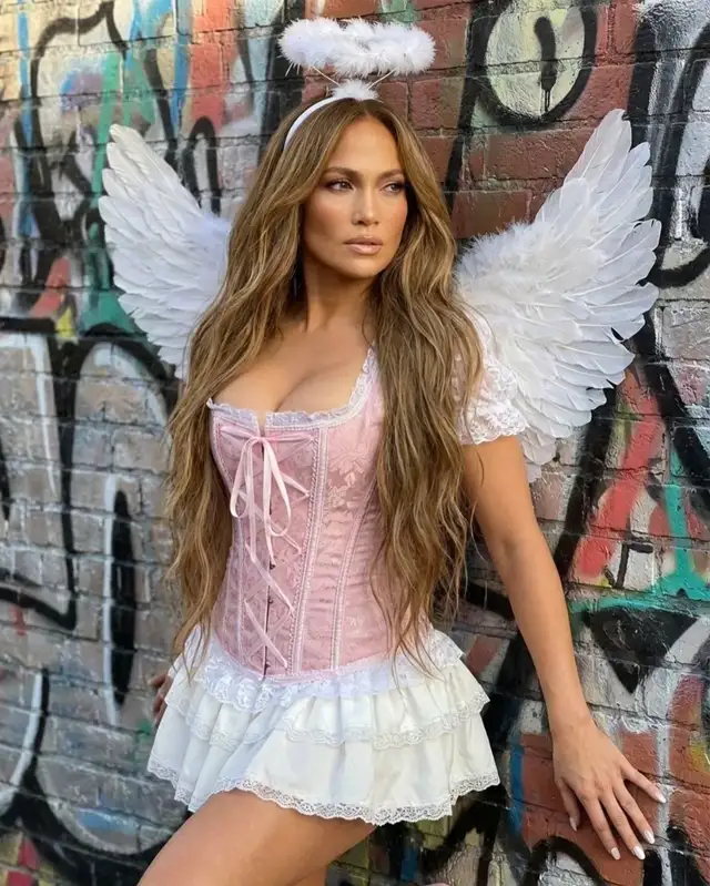 'Contact us now. FRIDAY NIGHT' - Photo 4