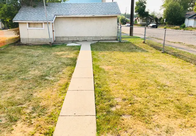 BASEMENT WITH FREE INTERNET (1 BED, 1 BATH) - Photo 7