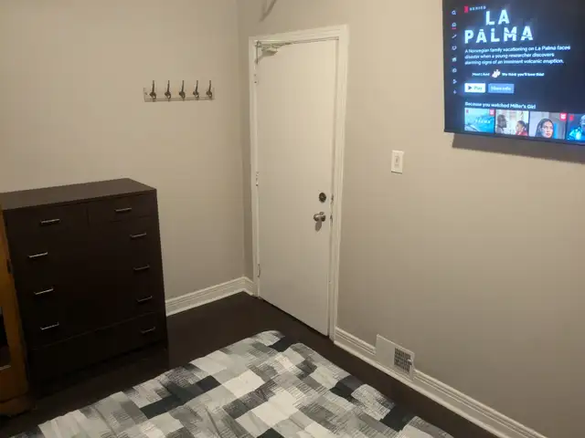 RENT FREE! No Credit  or Employment  check!  Furnished room, TV - Photo 4