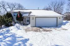 COUNTRY LIVING SO CLOSE! WONDERFUL WEST ST. PAUL