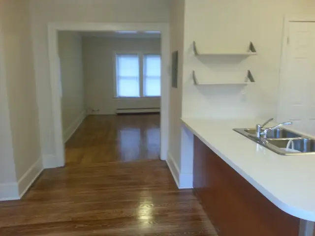 Walkerville - 2 bedroom apartment available- call 519-566-8228 - Photo 2