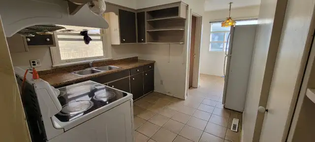 4 bedroom 2 bath house near University available to rent - Photo 3