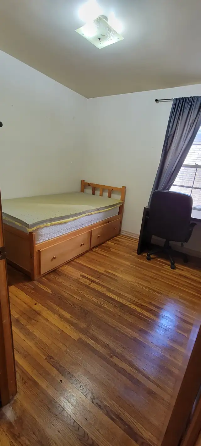 4 bedroom 2 bath house near University available to rent - Photo 8