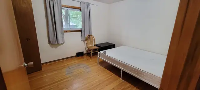 4 bedroom 2 bath house near University available to rent - Photo 9
