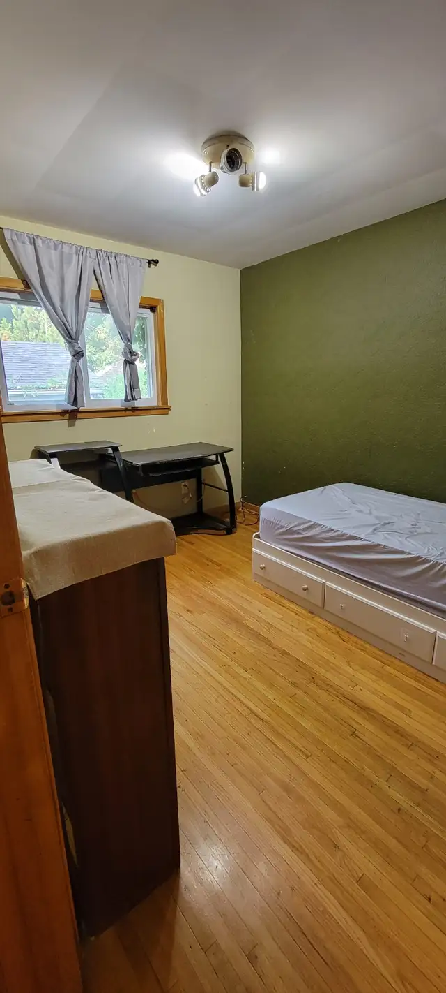 4 bedroom 2 bath house near University available to rent - Photo 10