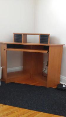 Corner computer desk