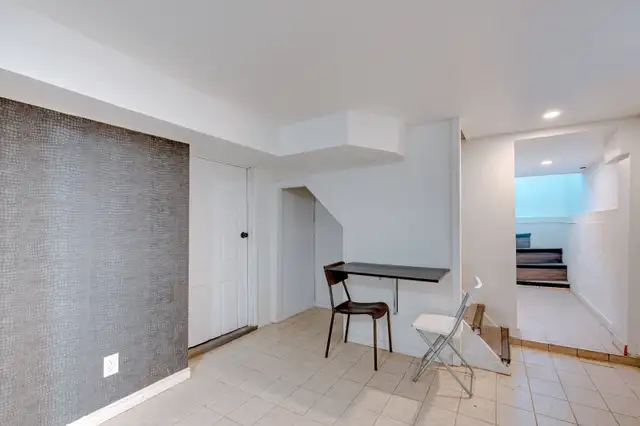 Lower 2b1b unit available for lease near central Windsor - Photo 2