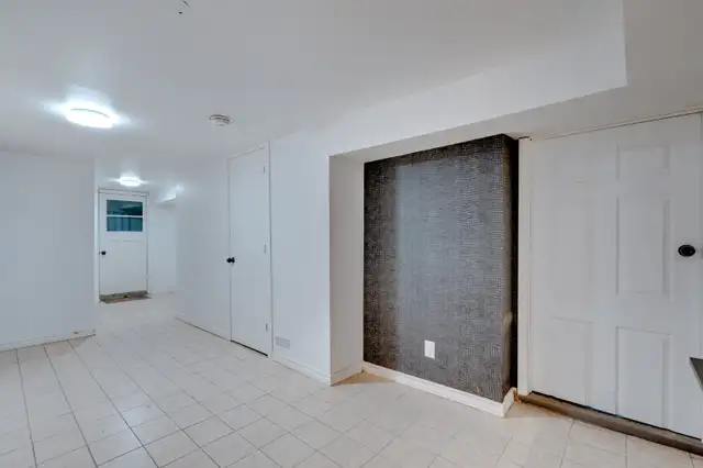 Lower 2b1b unit available for lease near central Windsor - Photo 4