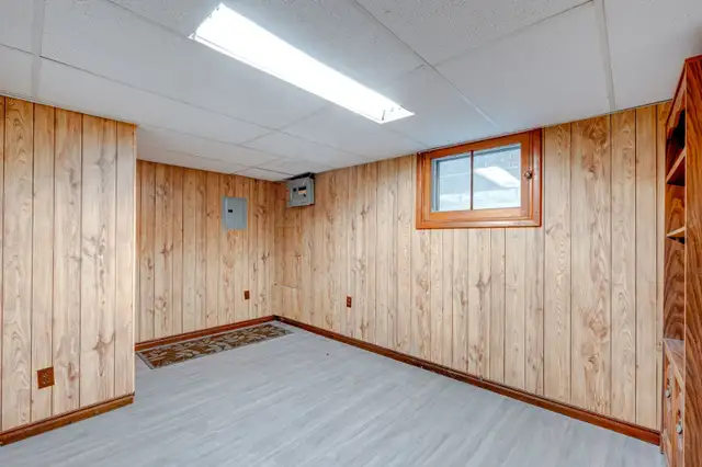 Lower 2b1b unit available for lease near central Windsor - Photo 5