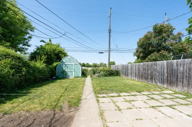 Lower 2b1b unit available for lease near central Windsor - Photo 7