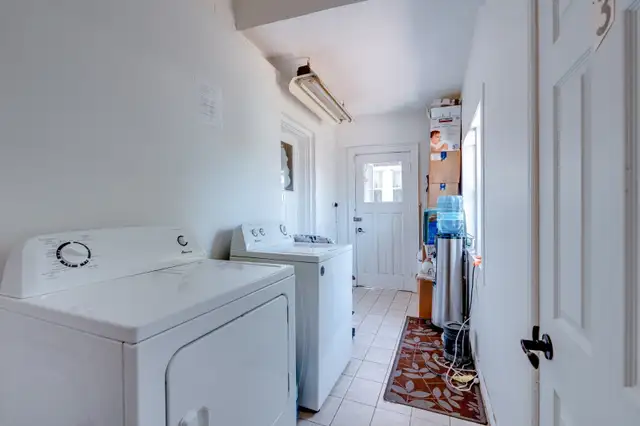 Lower 2b1b unit available for lease near central Windsor - Photo 9