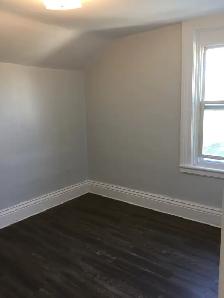 2 bedroom apartment available April 1st - Photo 4