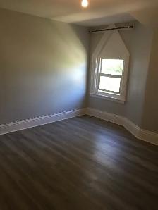 2 bedroom apartment available April 1st - Photo 8