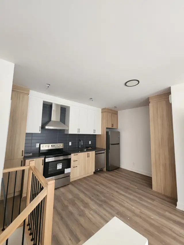 Superbe 5 ½ sur deux niveaux – À deux pas du métro Charlevoix