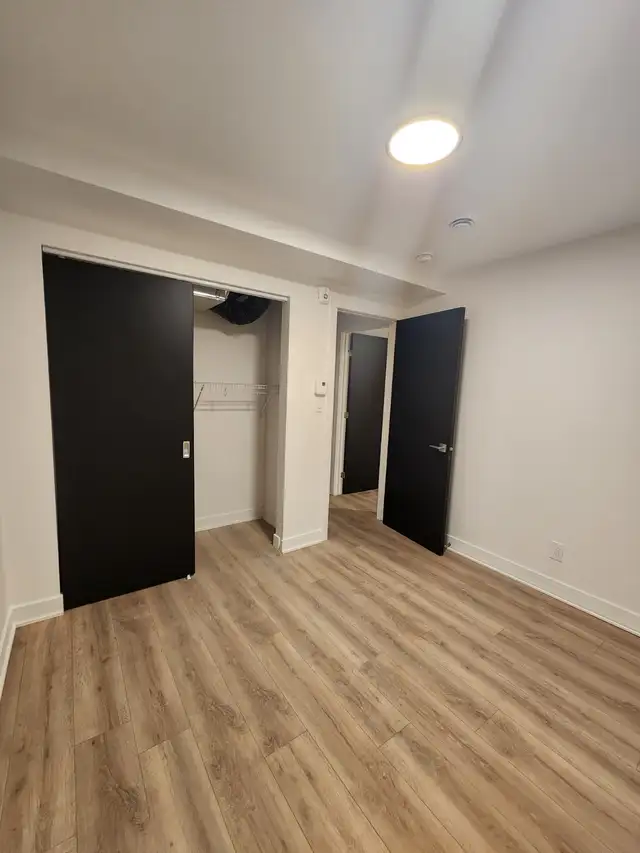 Superbe 5 ½ sur deux niveaux – À deux pas du métro Charlevoix - Photo 3